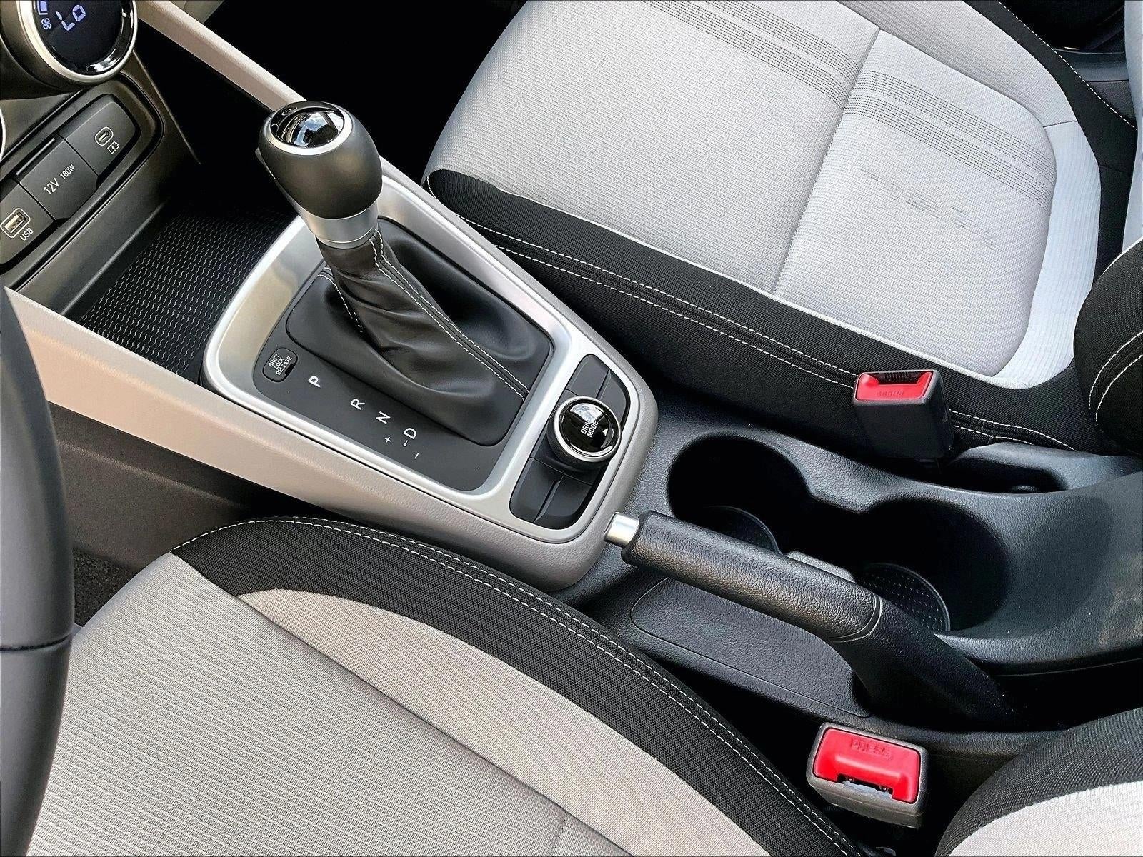 2024 Hyundai VENUE SEL IVT