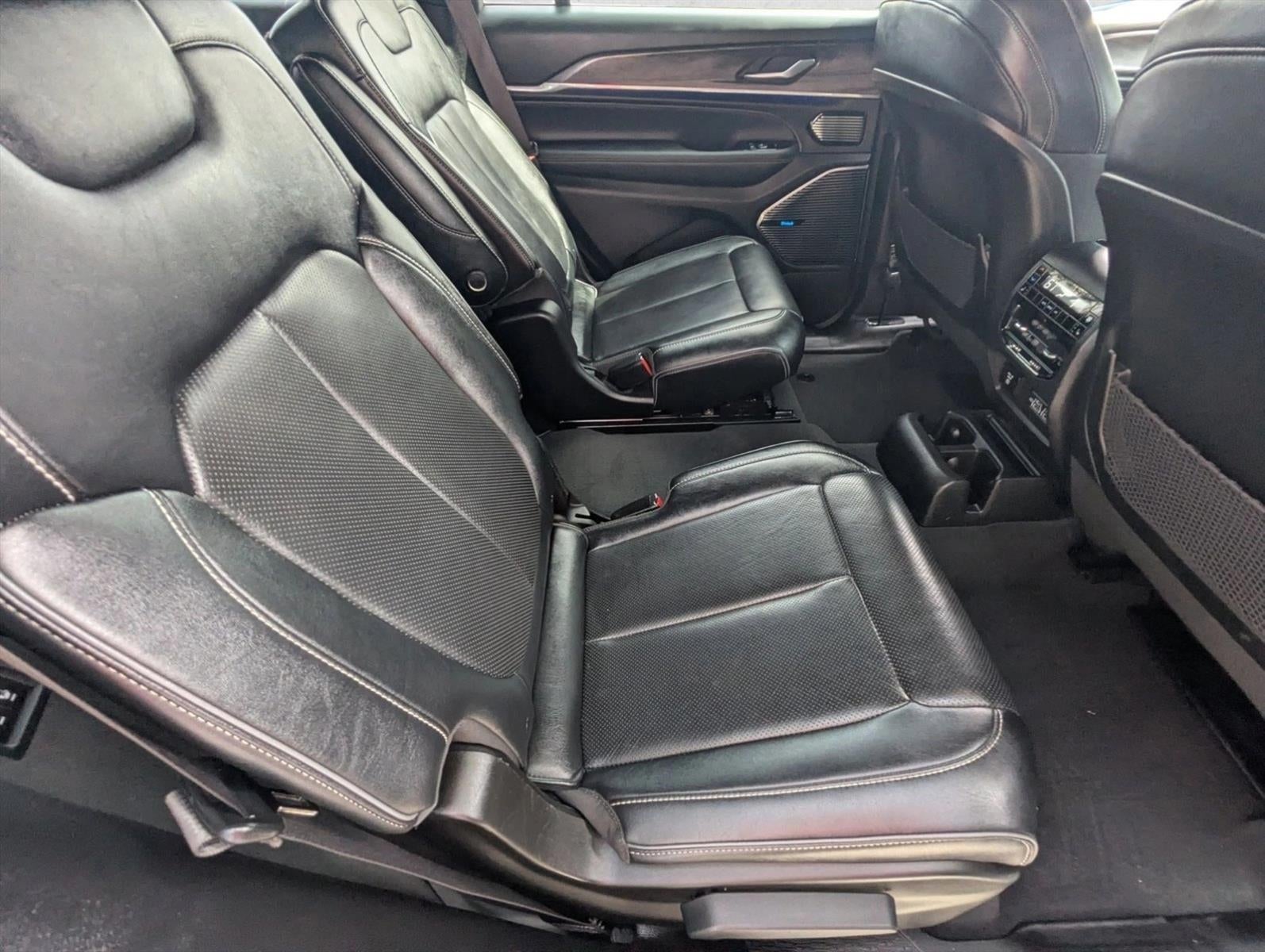 2022 Jeep Grand Cherokee L Overland 4x2