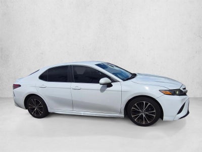 2018 Toyota Camry SE Auto (SE)