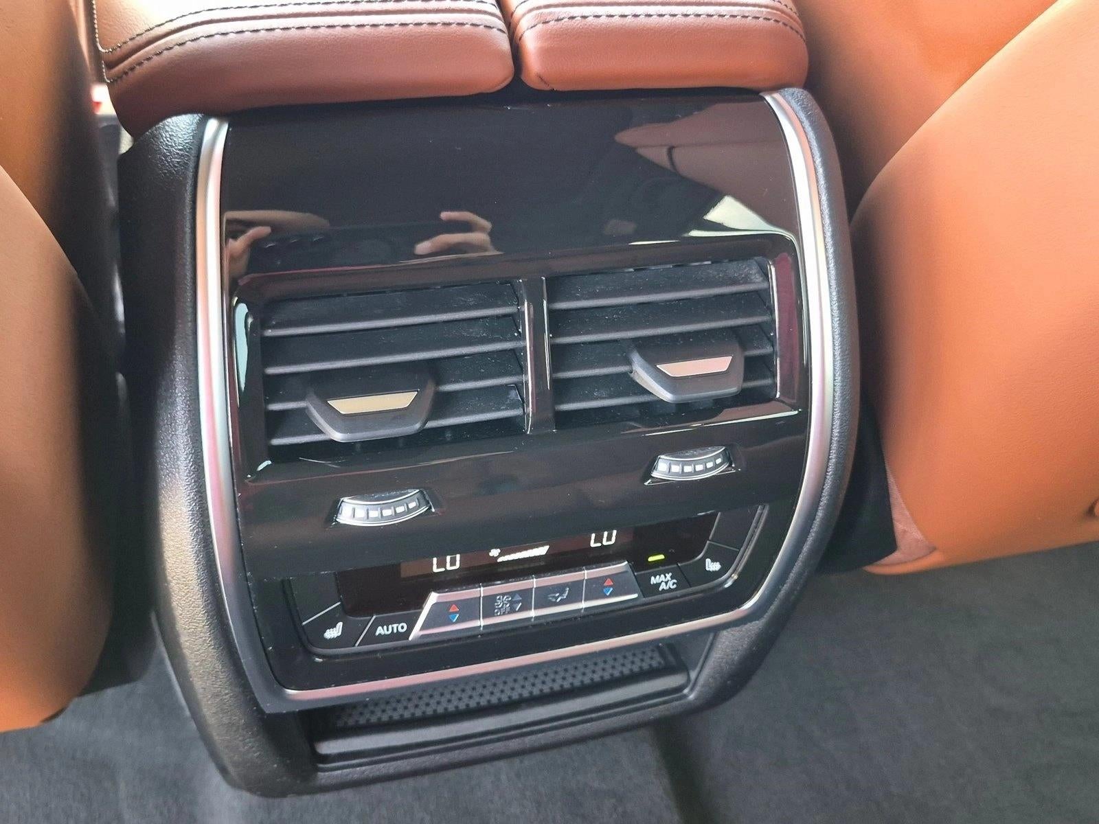 2025 BMW X7 M60i Sports Activity Vehicle