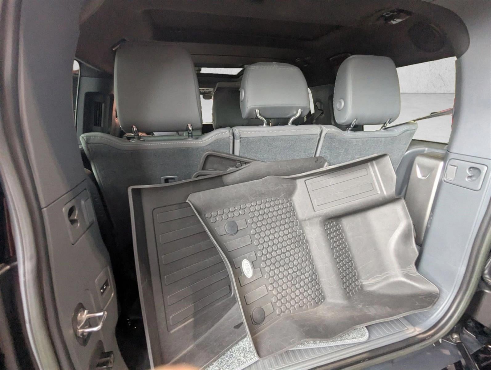 2023 Land Rover Defender 130 X-Dynamic SE AWD