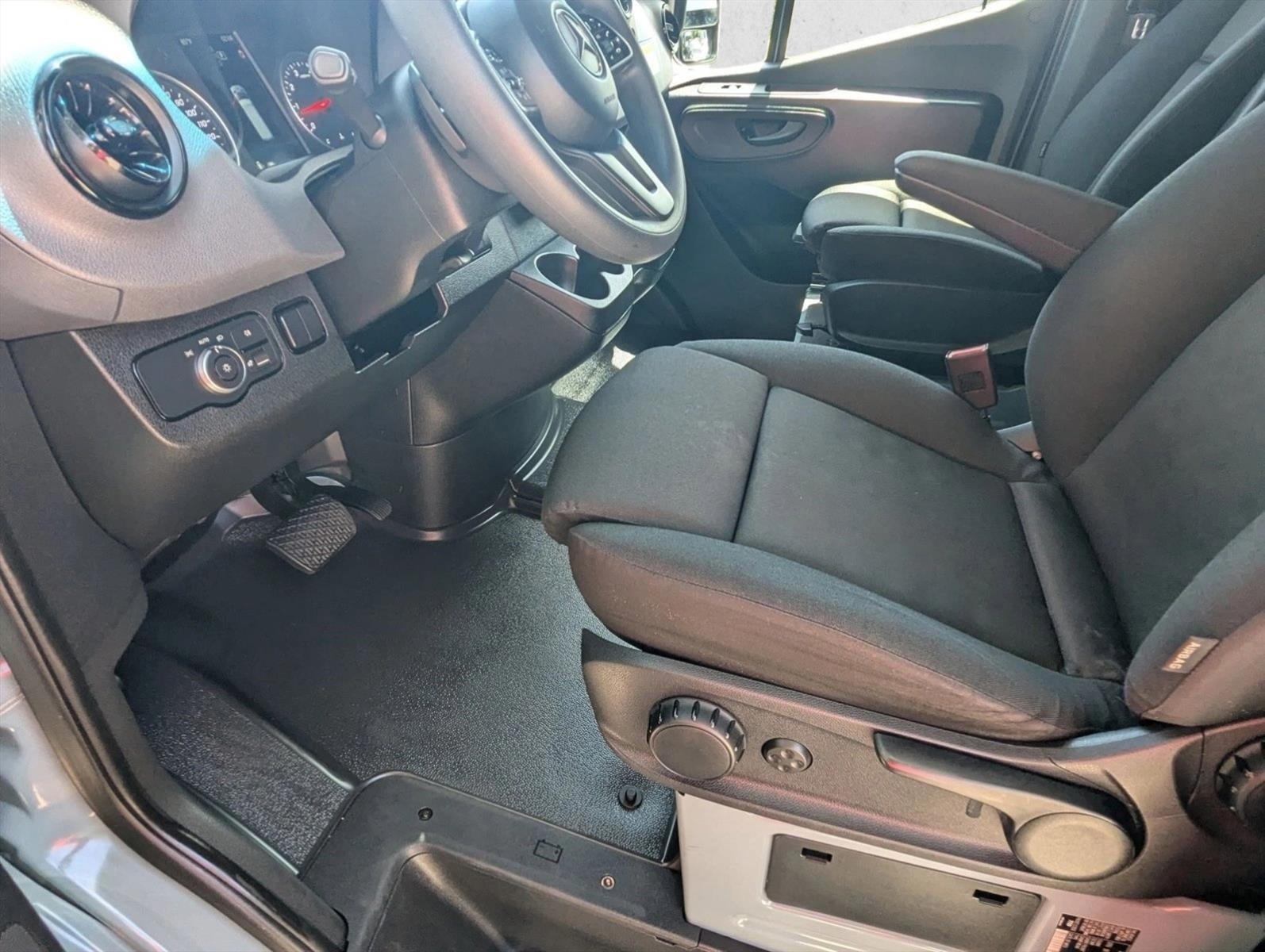 2023 Mercedes-Benz Sprinter Cargo Van 2500 Standard Roof I4 Gas 144" RWD