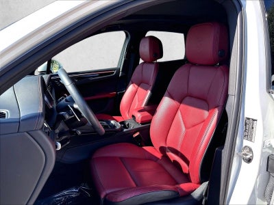 2023 Porsche Macan AWD