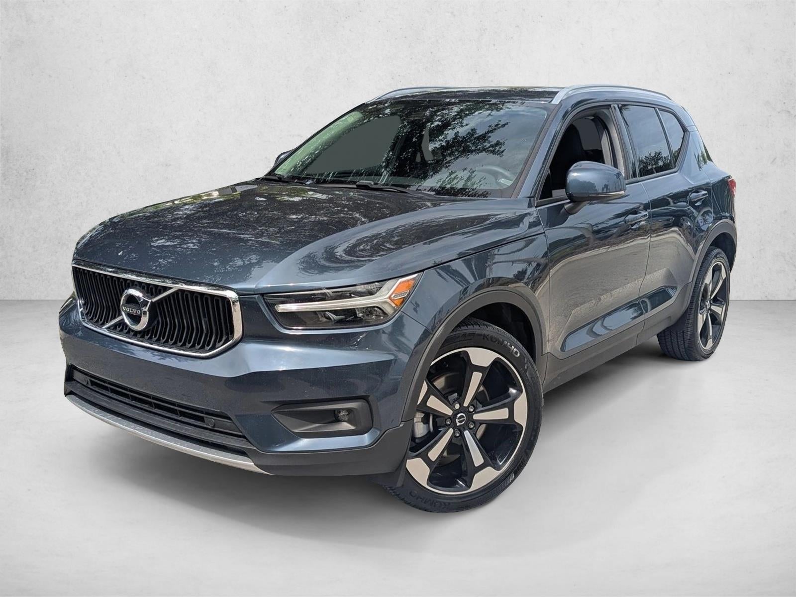 2022 Volvo XC40 T5 AWD Momentum