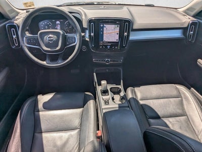 2022 Volvo XC40 T5 AWD Momentum
