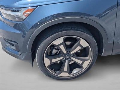 2022 Volvo XC40 T5 AWD Momentum