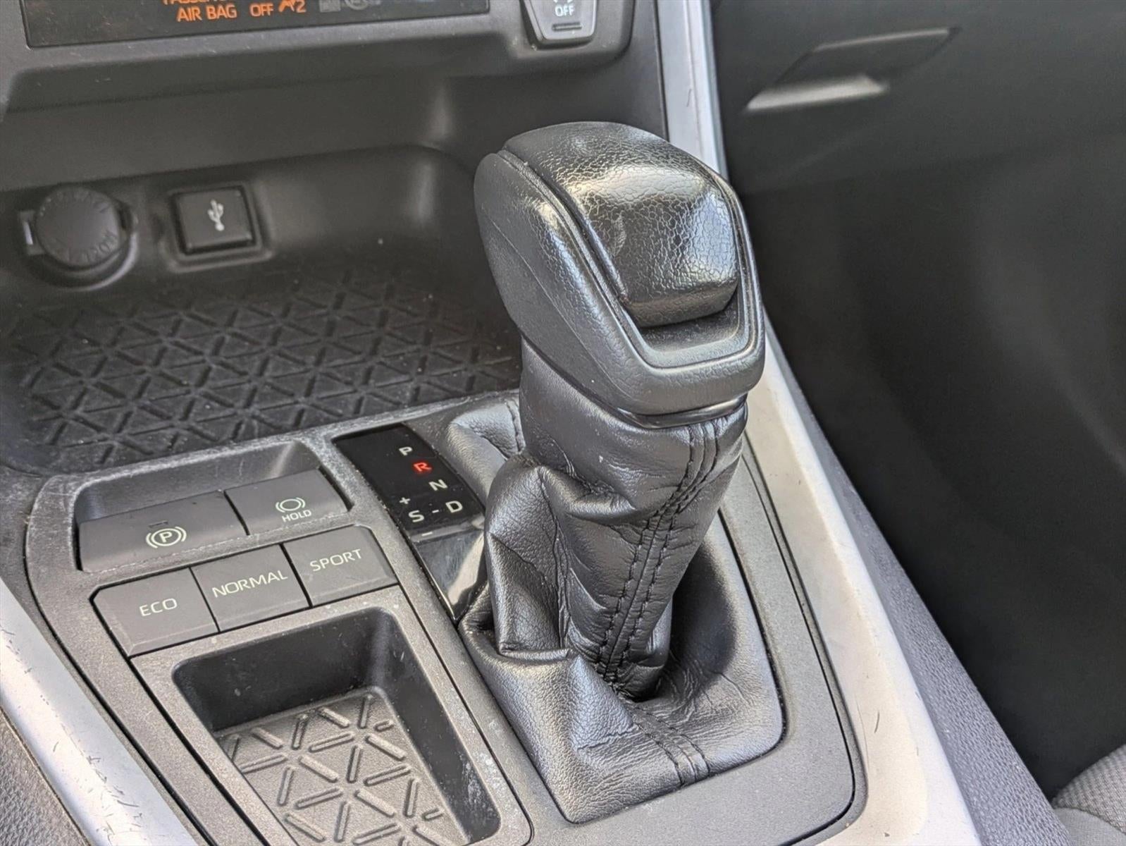 2020 Toyota RAV4 XLE FWD (GS)