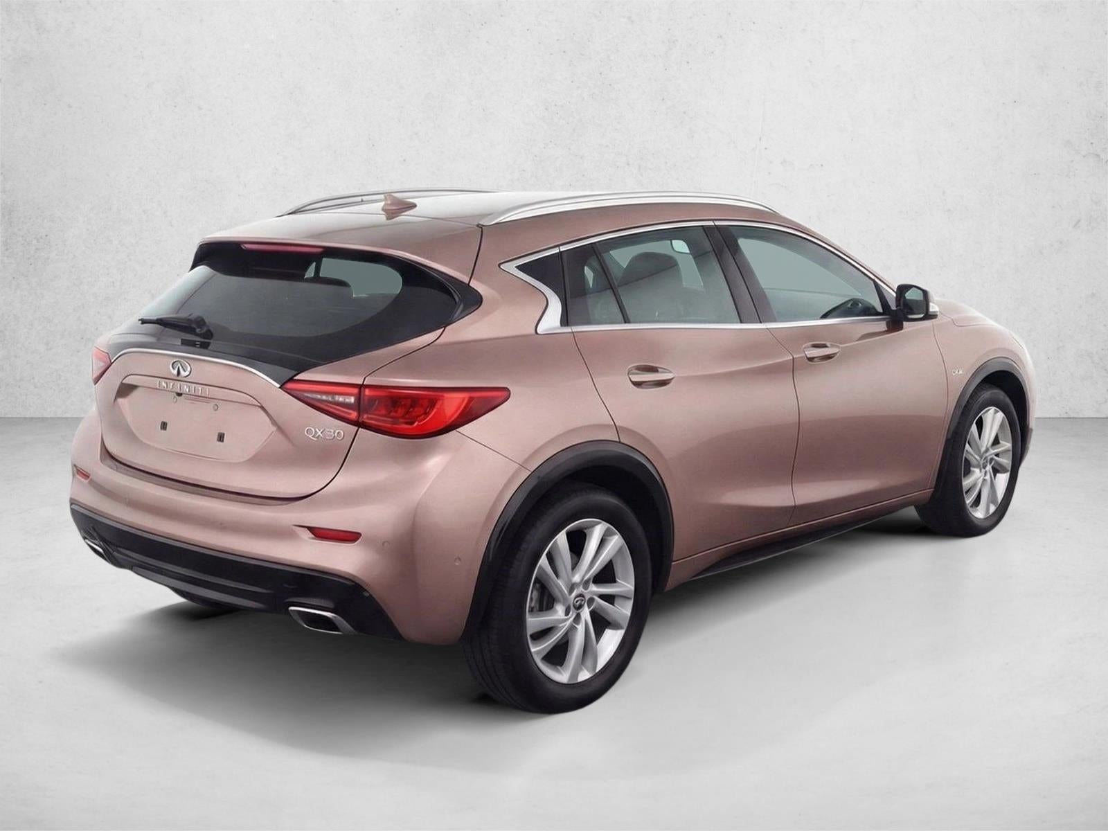 2017 INFINITI QX30 Premium FWD