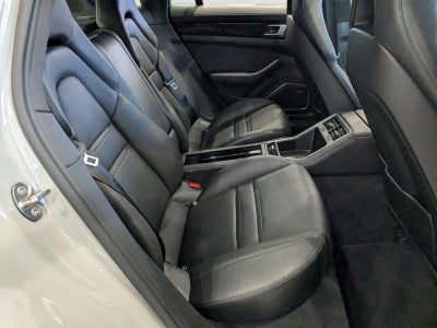 2017 Porsche Panamera RWD