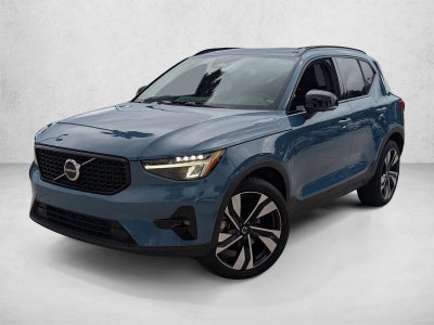 2023 Volvo XC40 B4 FWD Plus Dark Theme