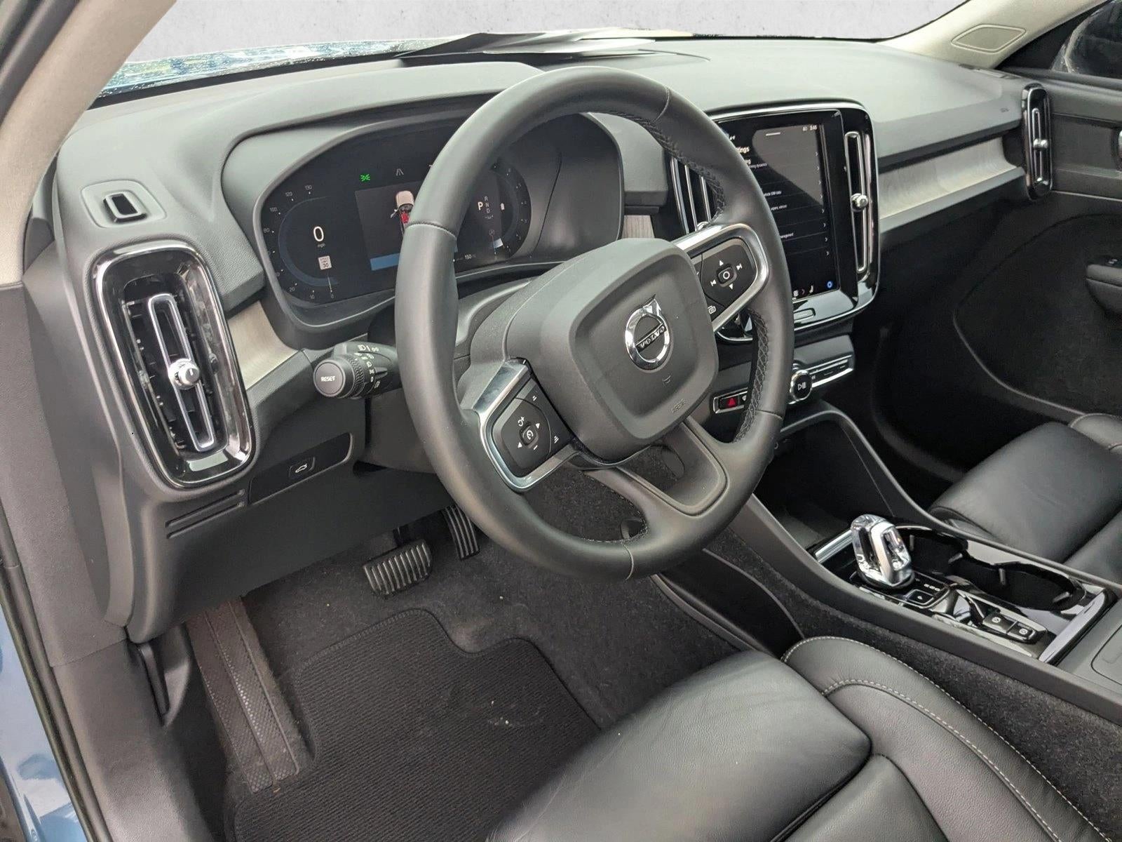 2023 Volvo XC40 B4 FWD Plus Dark Theme