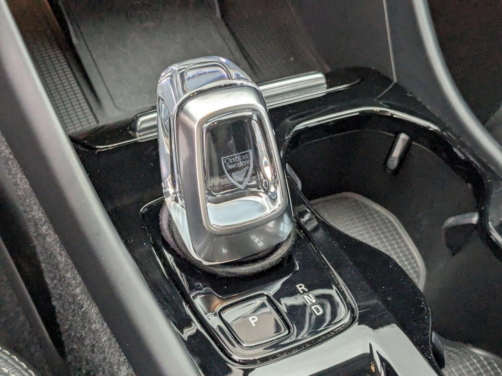 2023 Volvo XC40 B4 FWD Plus Dark Theme