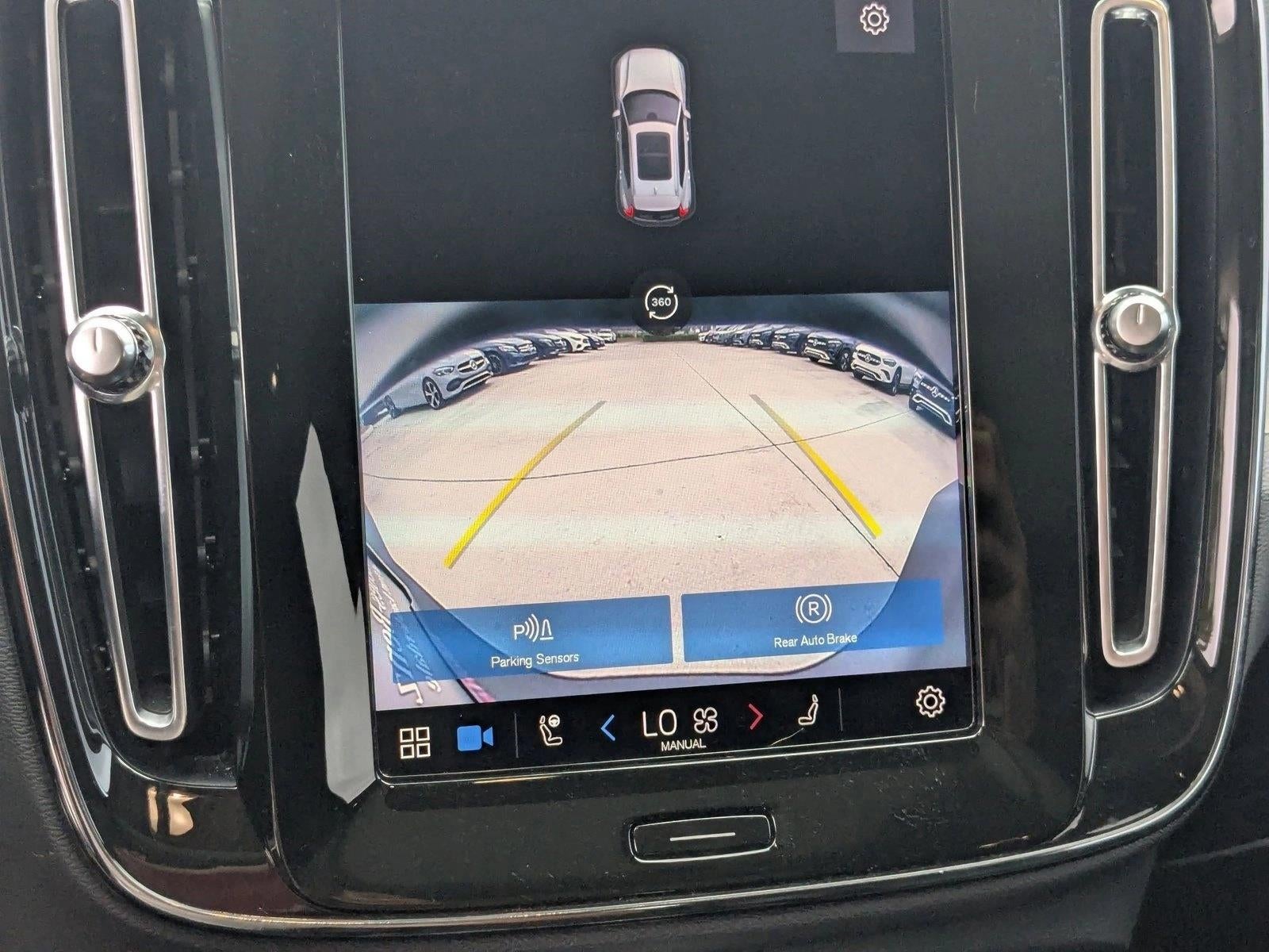 2023 Volvo XC40 B4 FWD Plus Dark Theme