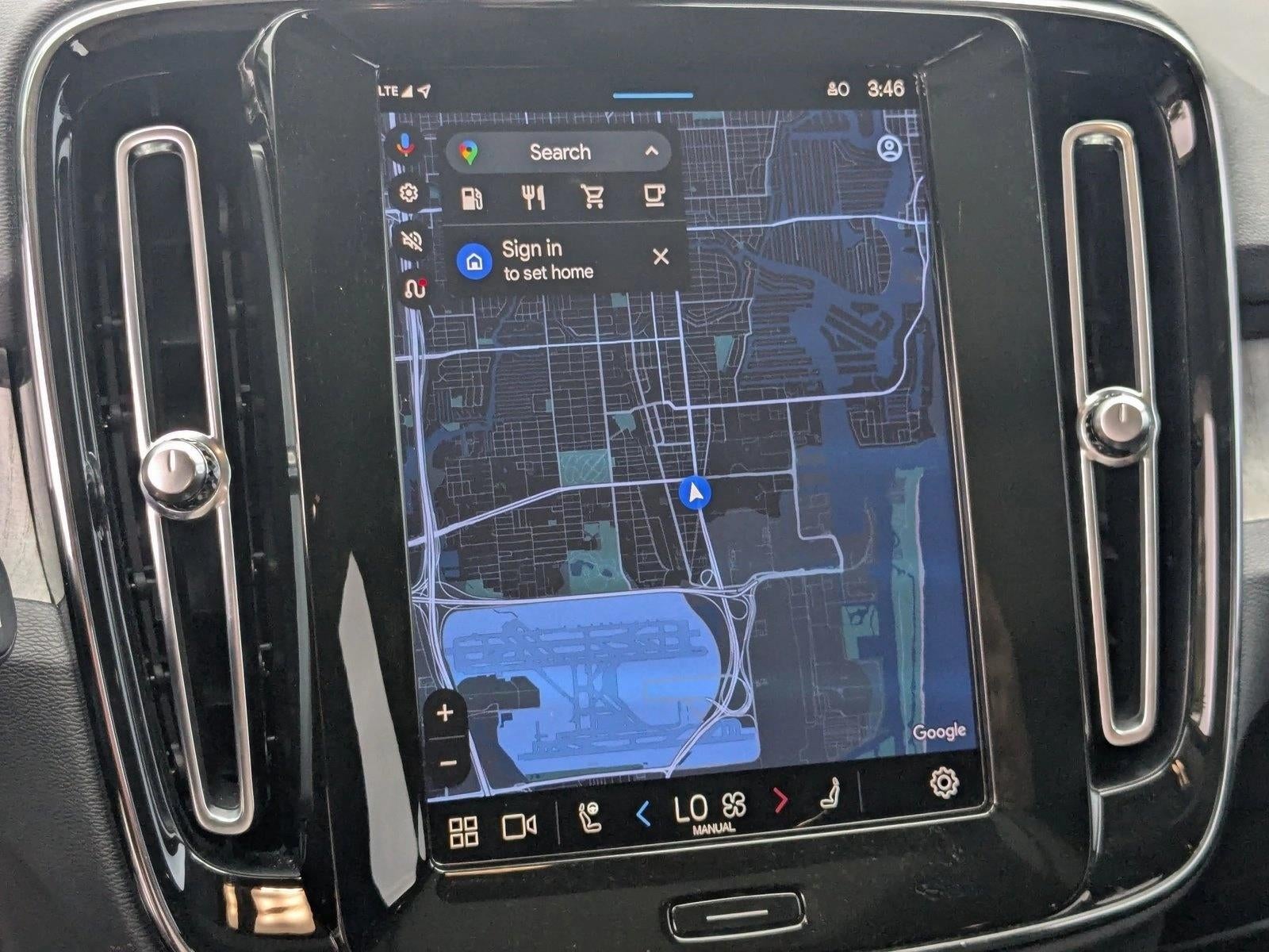 2023 Volvo XC40 B4 FWD Plus Dark Theme