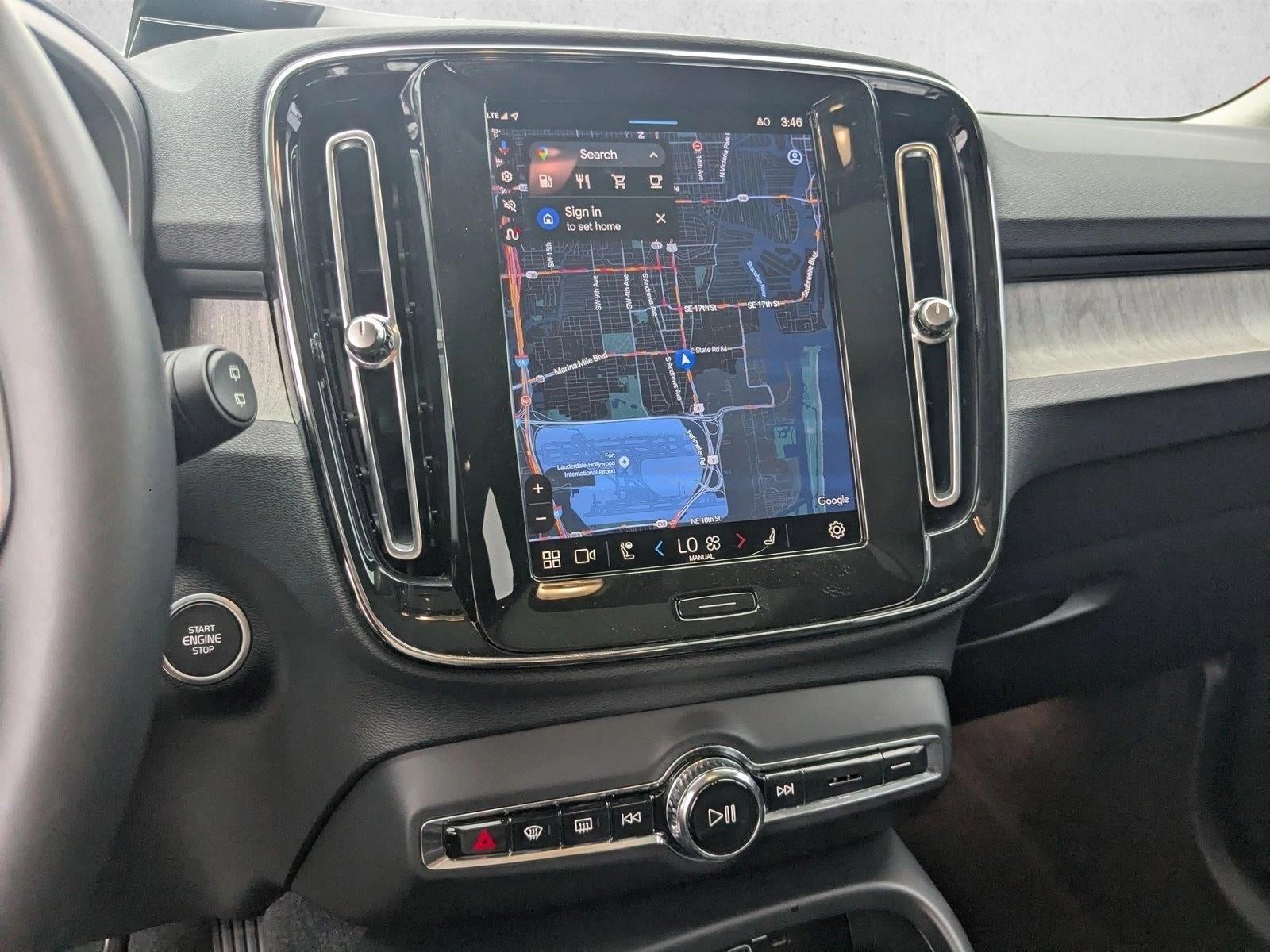 2023 Volvo XC40 B4 FWD Plus Dark Theme