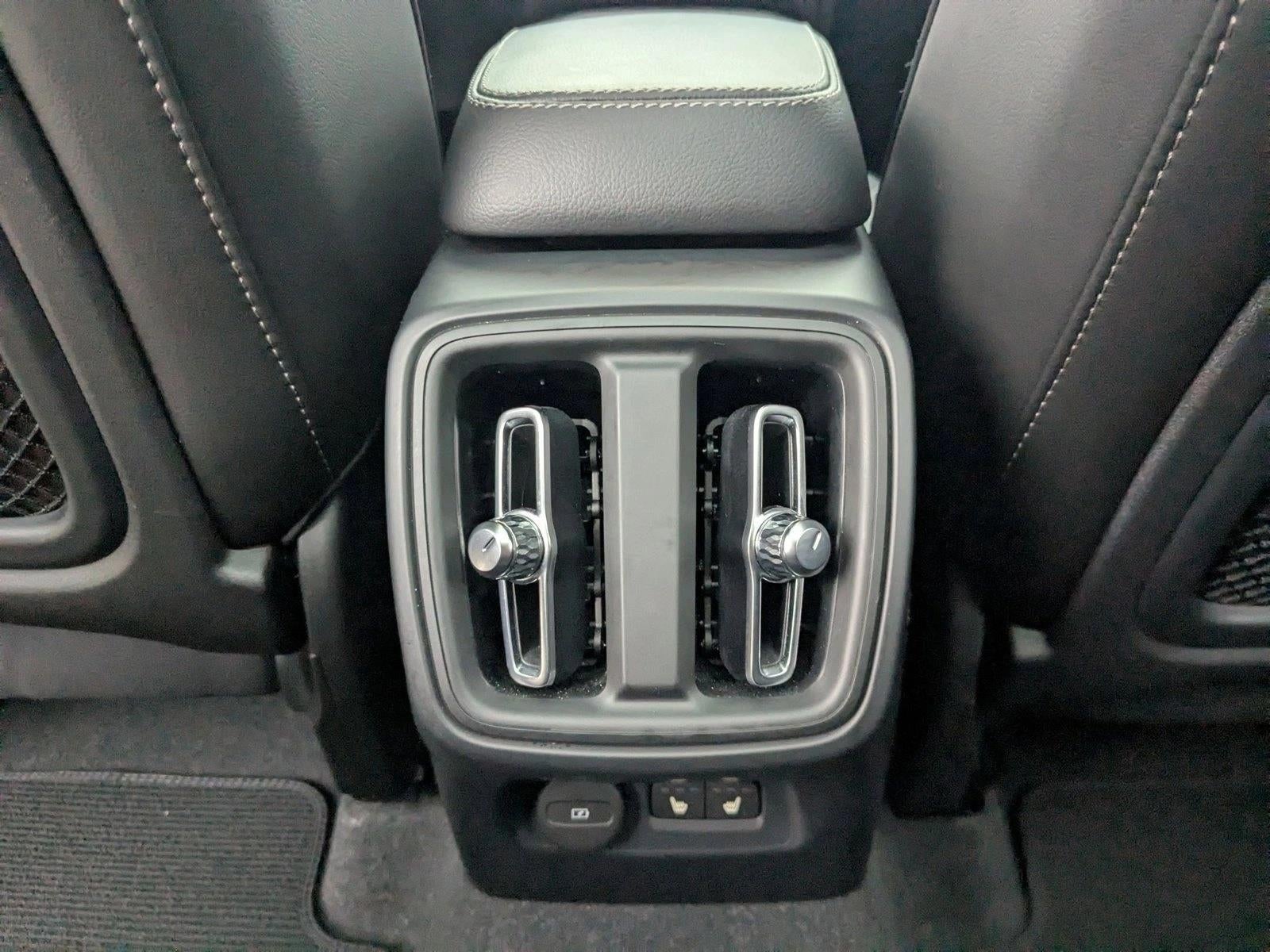 2023 Volvo XC40 B4 FWD Plus Dark Theme