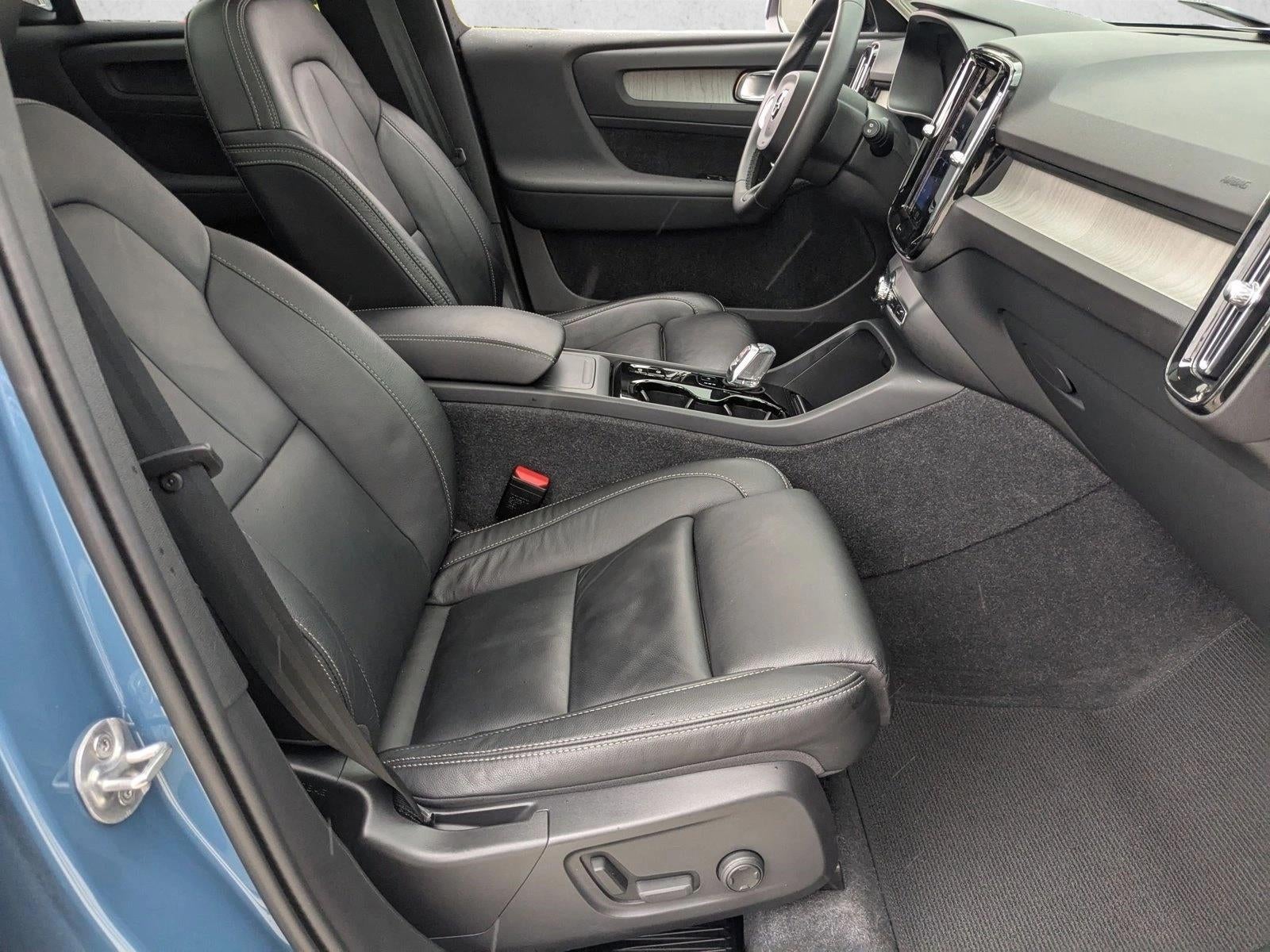 2023 Volvo XC40 B4 FWD Plus Dark Theme