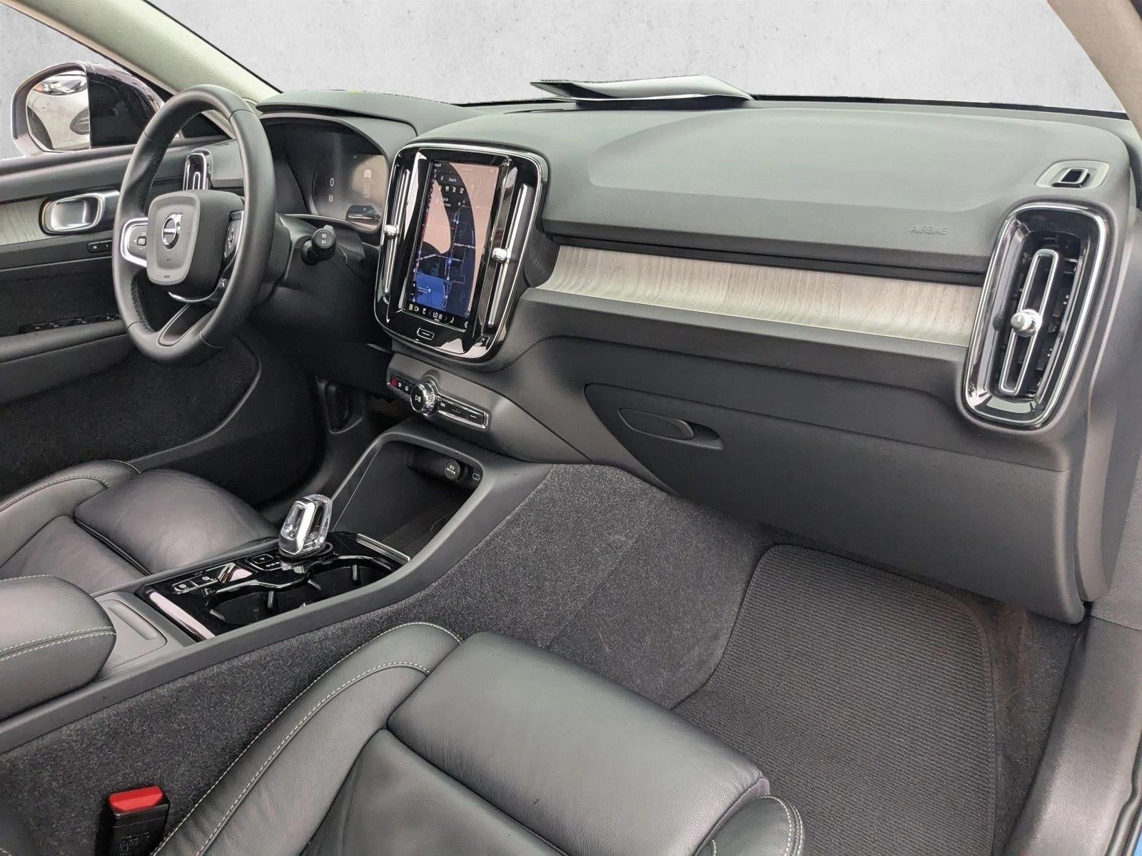 2023 Volvo XC40 B4 FWD Plus Dark Theme