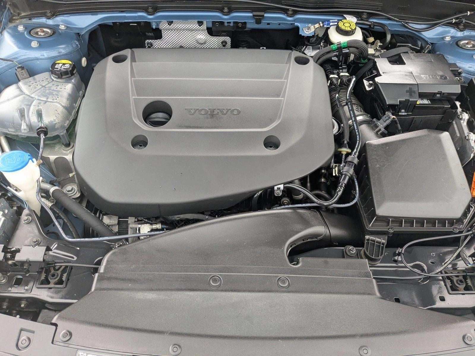 2023 Volvo XC40 B4 FWD Plus Dark Theme