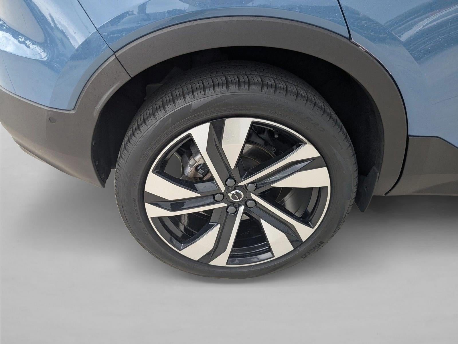 2023 Volvo XC40 B4 FWD Plus Dark Theme