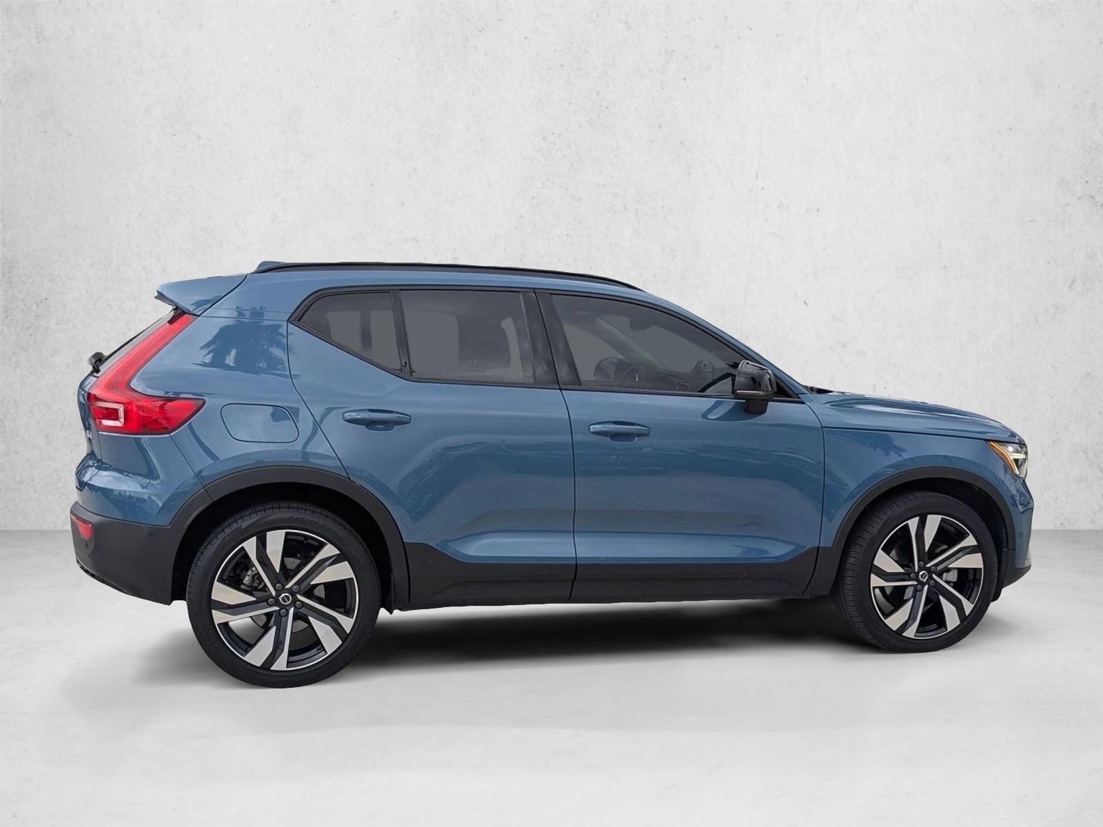 2023 Volvo XC40 B4 FWD Plus Dark Theme