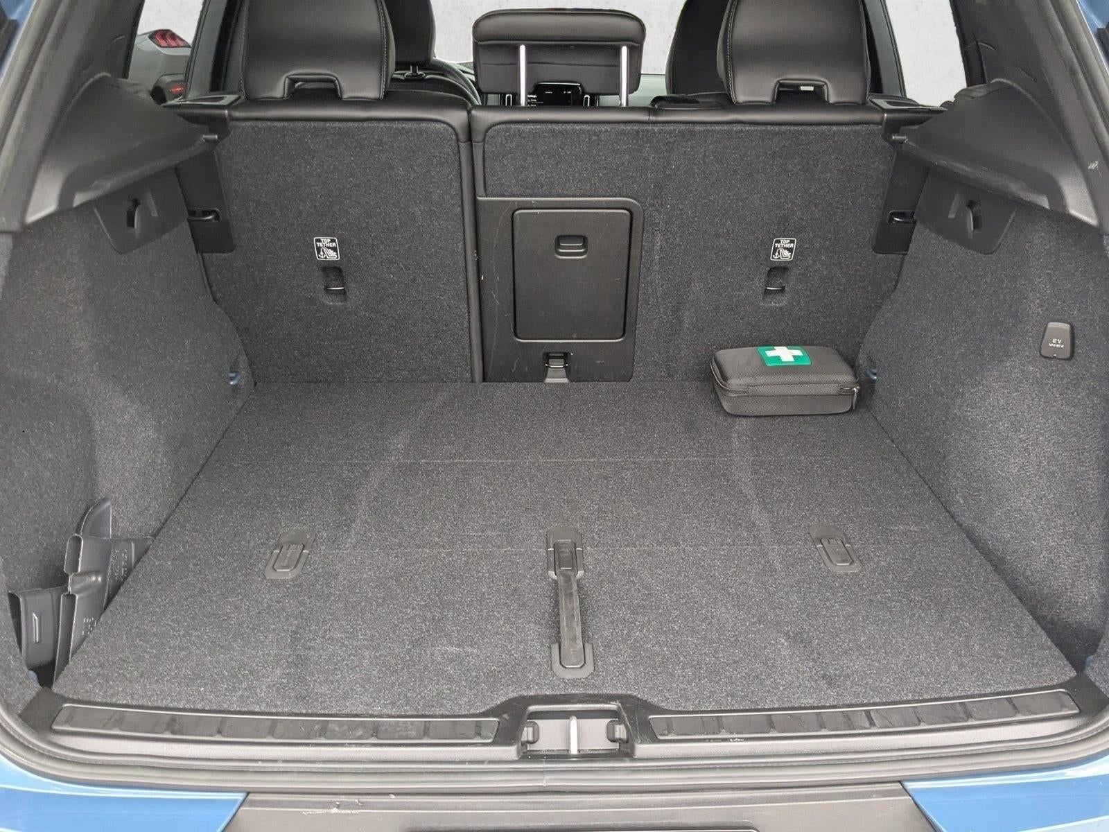 2023 Volvo XC40 B4 FWD Plus Dark Theme