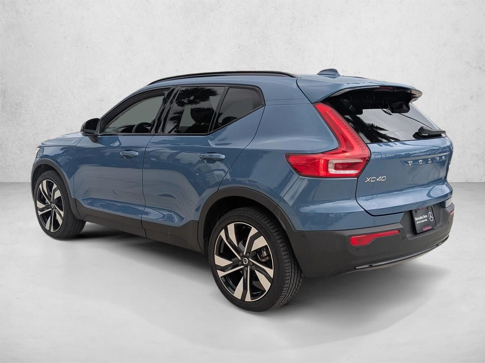 2023 Volvo XC40 B4 FWD Plus Dark Theme