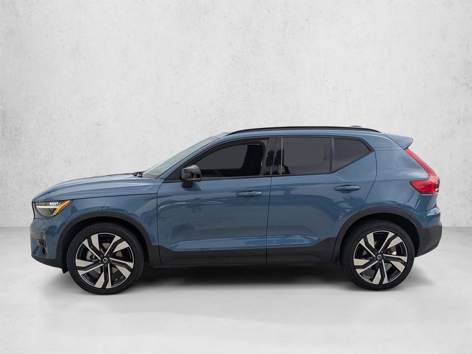 2023 Volvo XC40 B4 FWD Plus Dark Theme