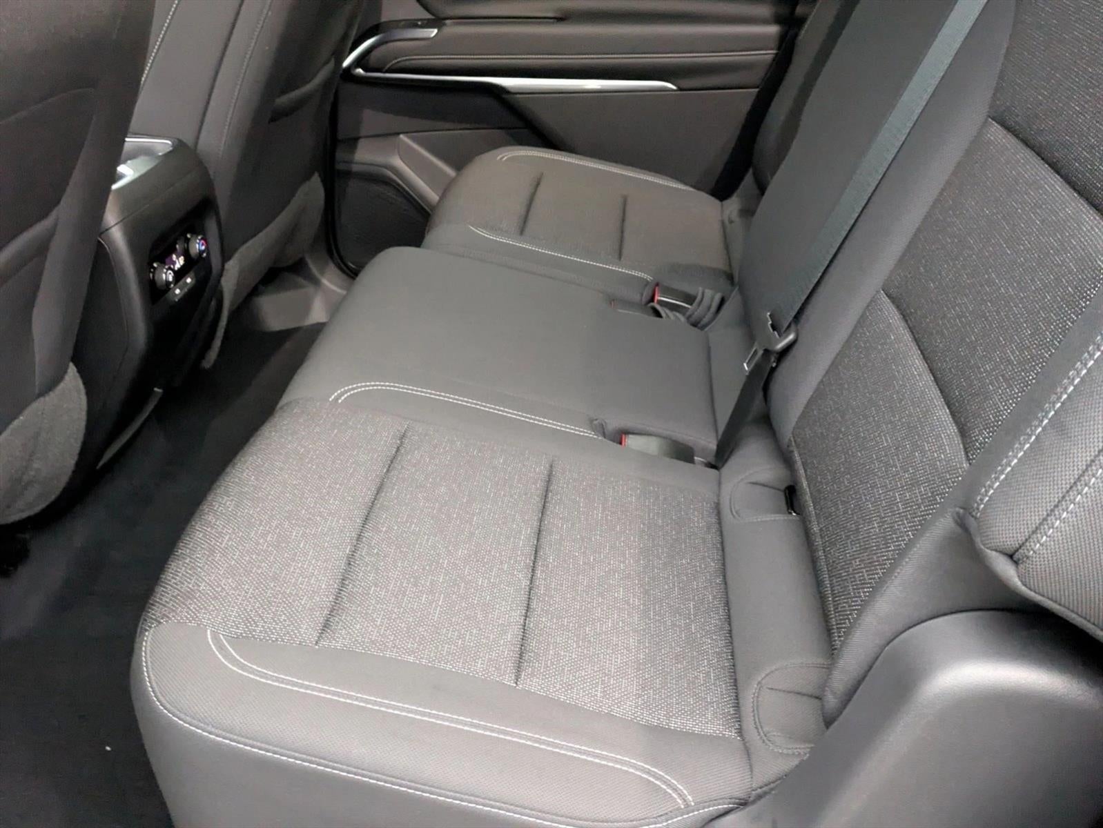 2024 Chevrolet Traverse LS w/1LS