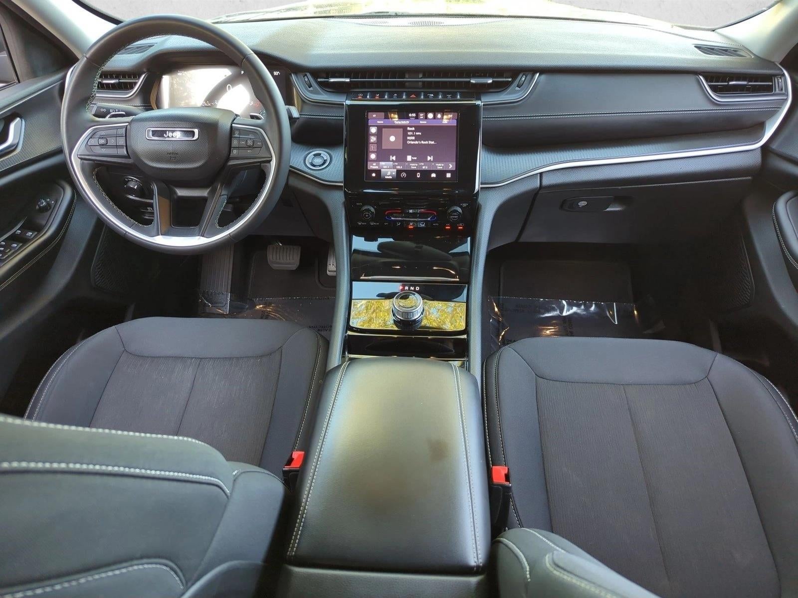 2023 Jeep Grand Cherokee Laredo 4x2