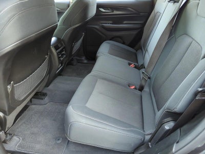 2023 Jeep Grand Cherokee Laredo 4x2