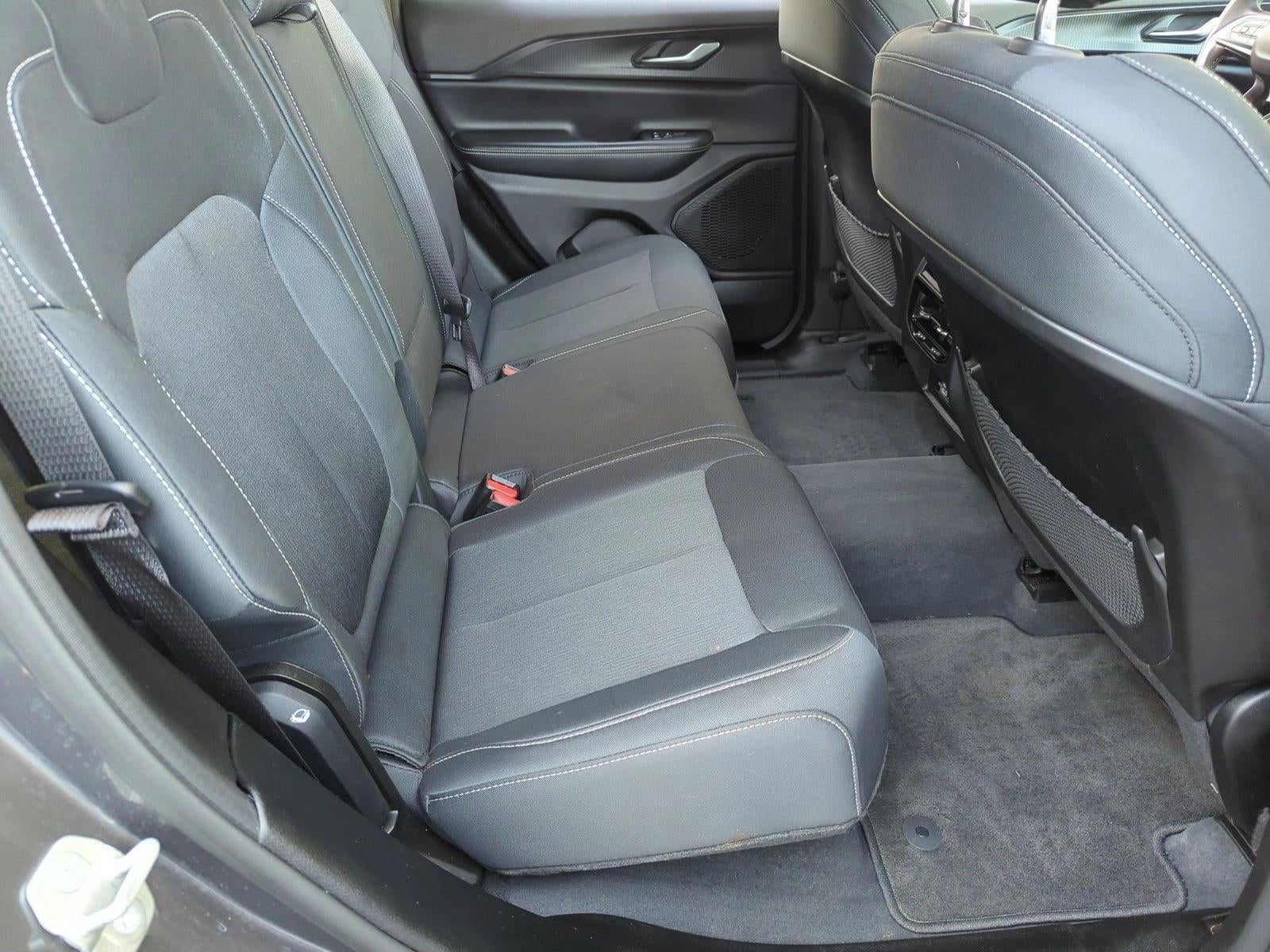 2023 Jeep Grand Cherokee Laredo 4x2