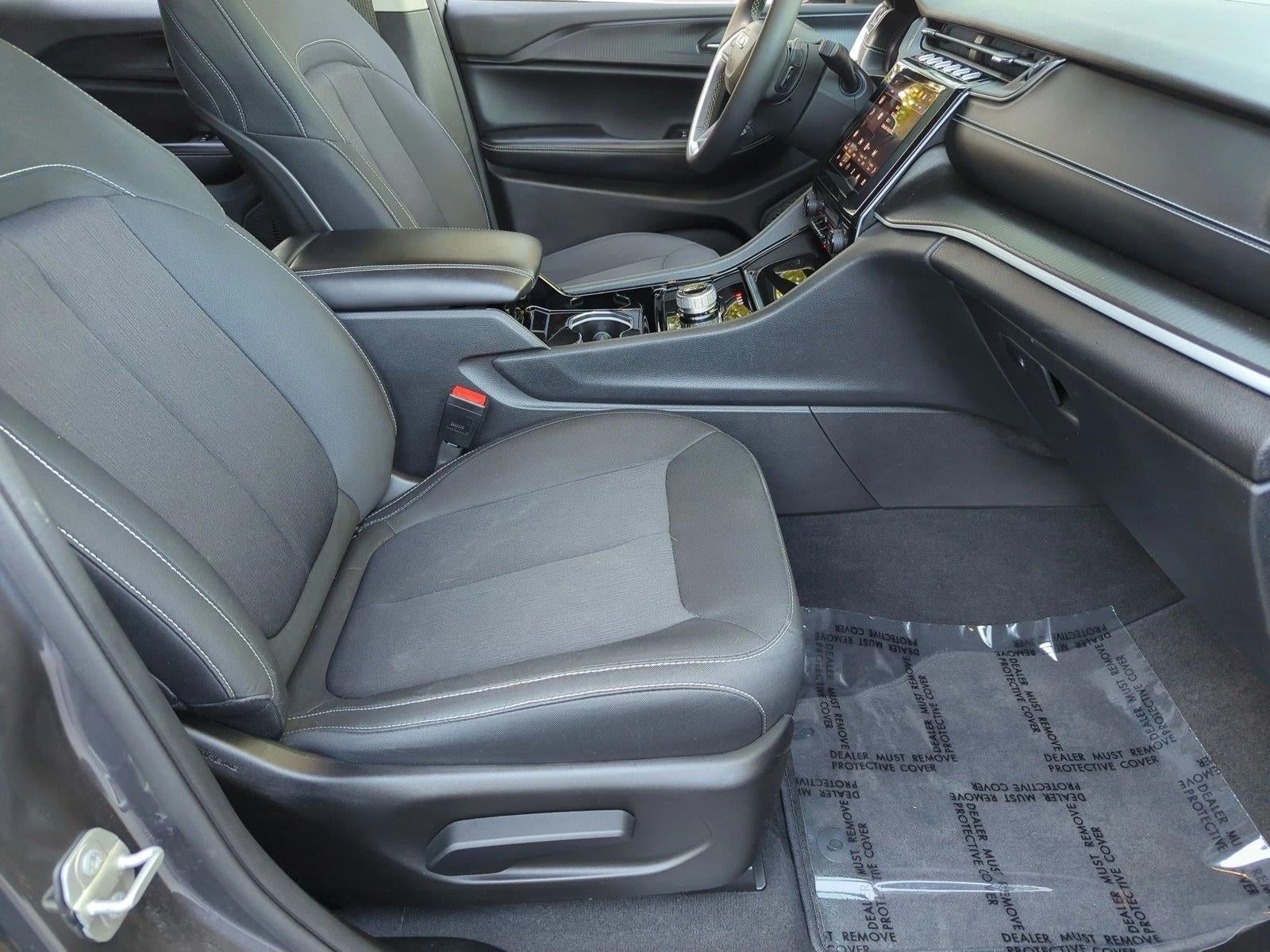 2023 Jeep Grand Cherokee Laredo 4x2