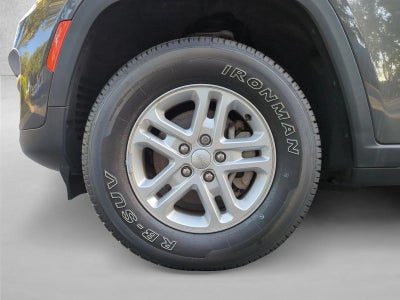 2023 Jeep Grand Cherokee Laredo 4x2