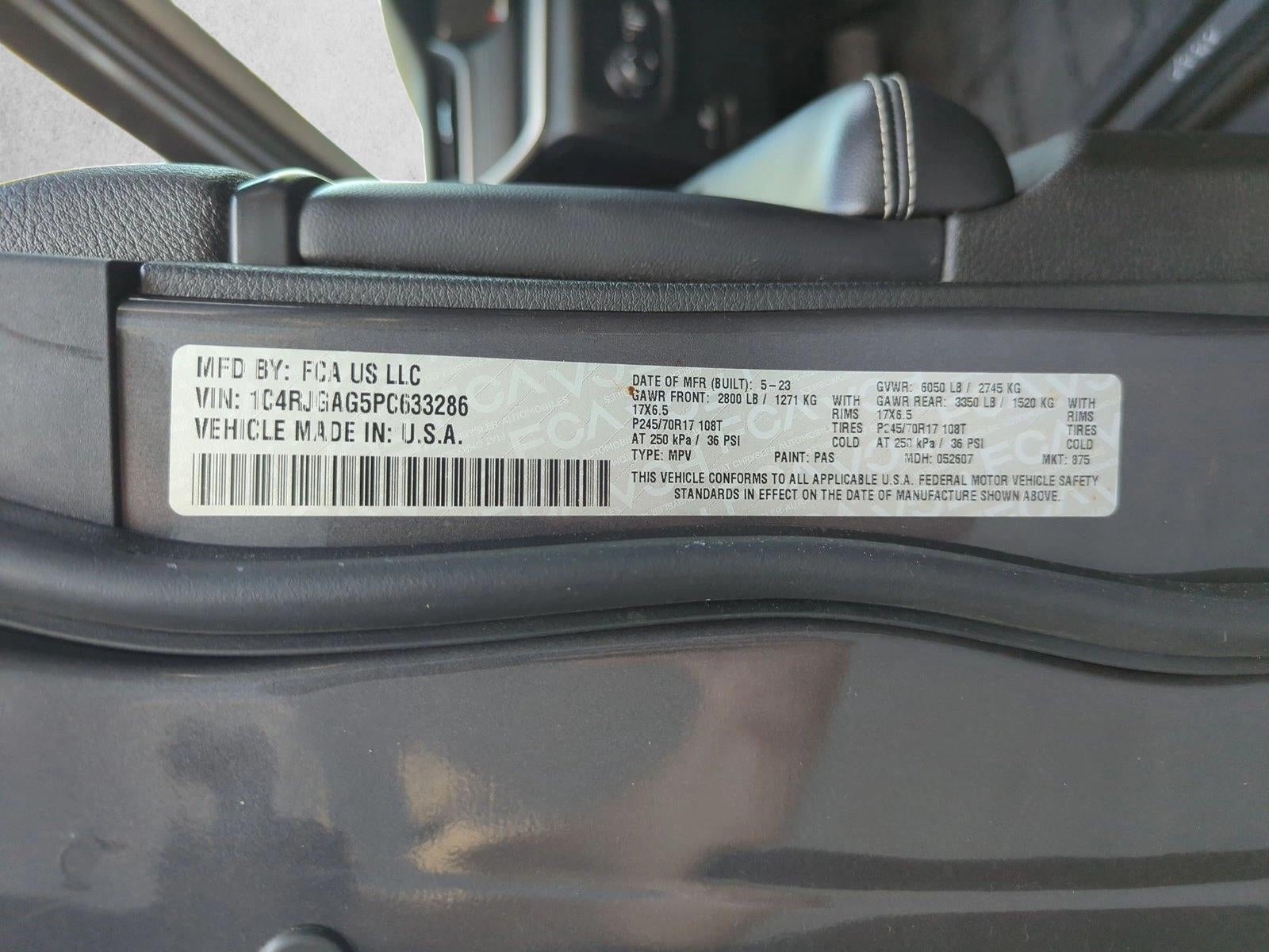 2023 Jeep Grand Cherokee Laredo 4x2