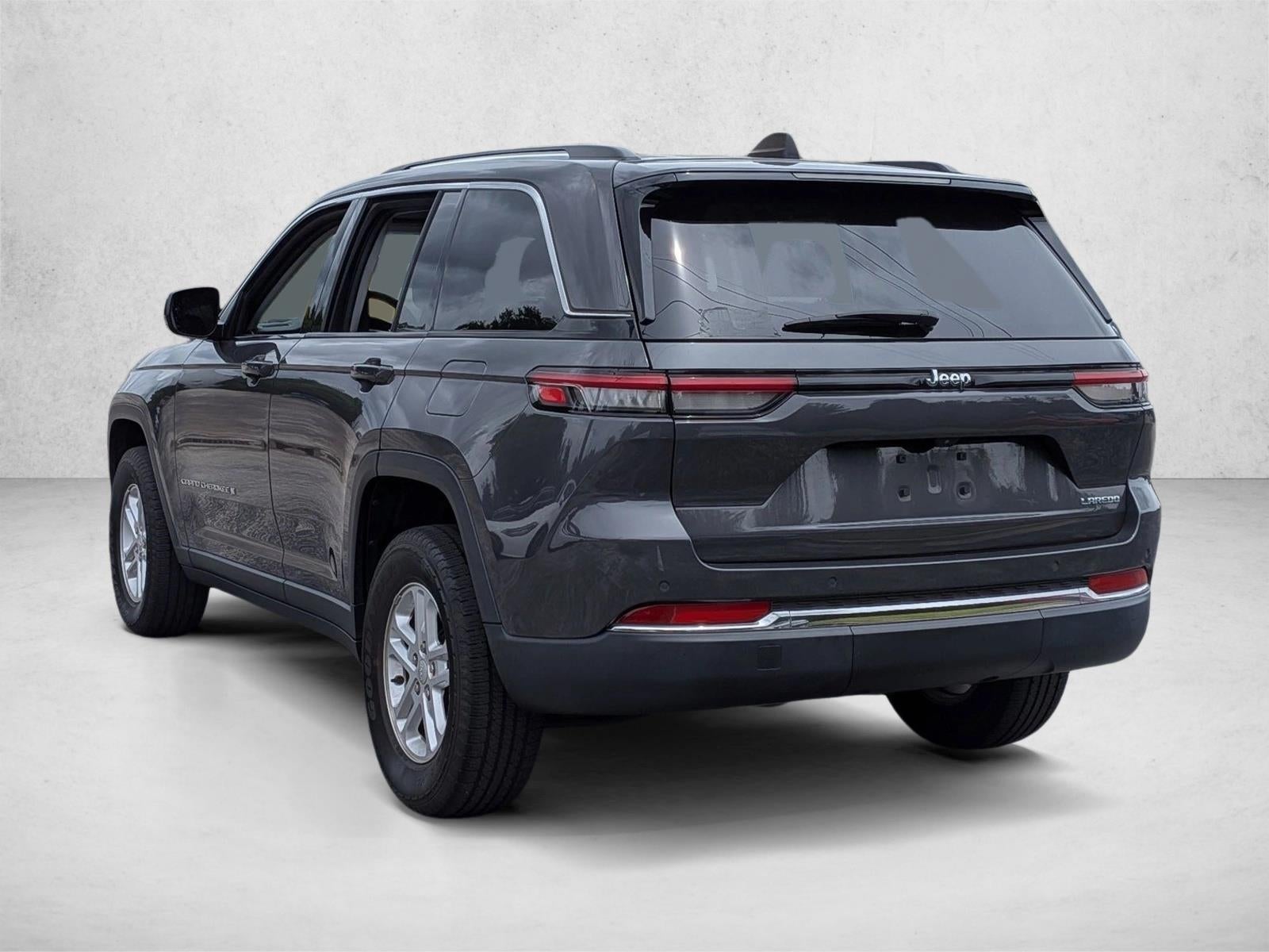 2023 Jeep Grand Cherokee Laredo 4x2