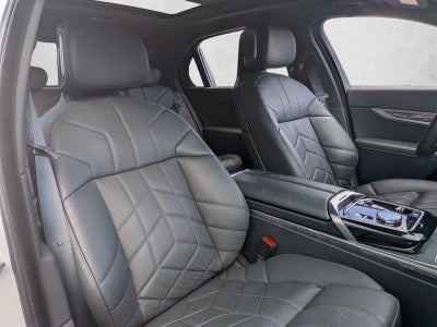2024 BMW 760i xDrive Sedan