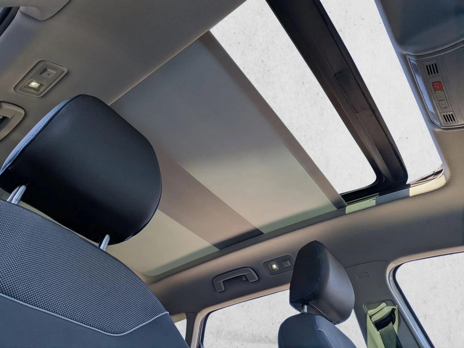 2024 Volkswagen Taos SE Black 4MOTION