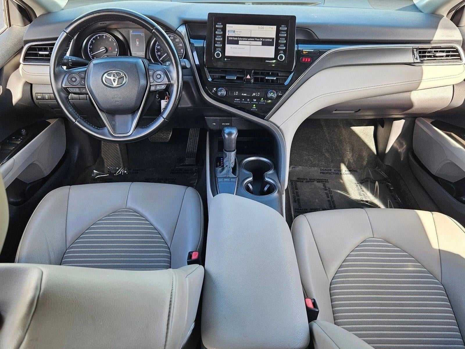 2022 Toyota Camry SE Auto (SE)