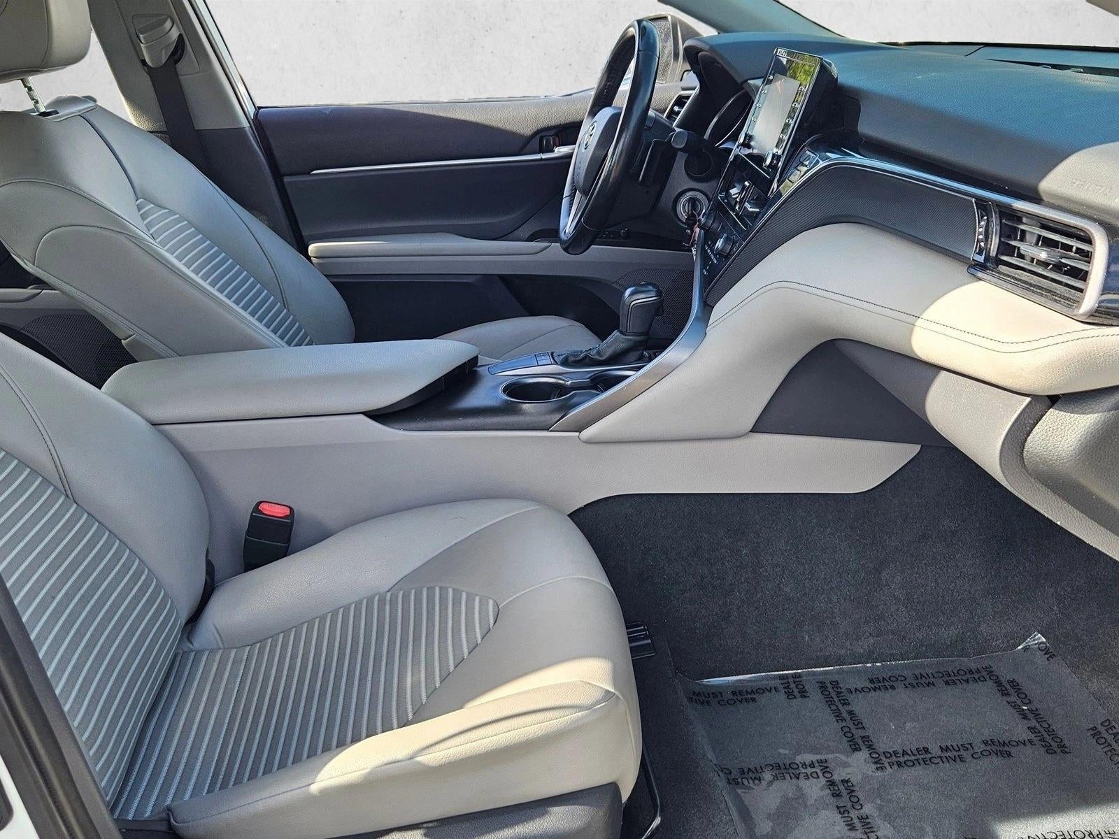 2022 Toyota Camry SE Auto (SE)