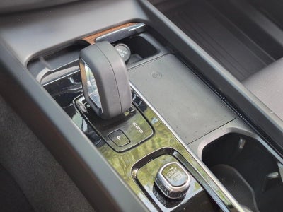 2022 Volvo XC60 B5 FWD Momentum