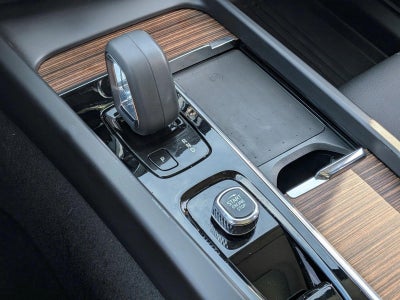 2022 Volvo XC60 B5 FWD Momentum