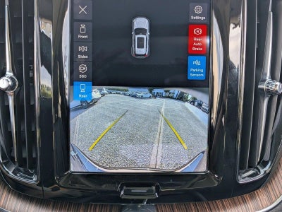 2022 Volvo XC60 B5 FWD Momentum
