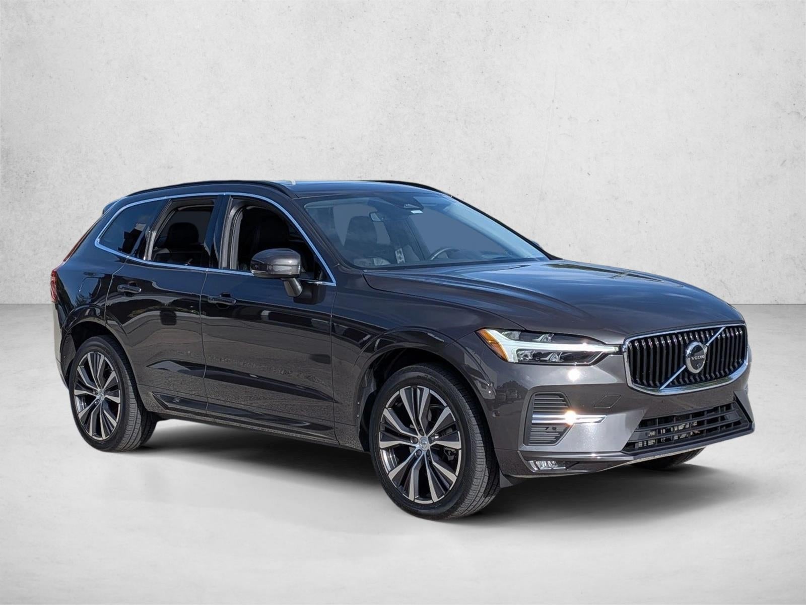 2022 Volvo XC60 B5 FWD Momentum