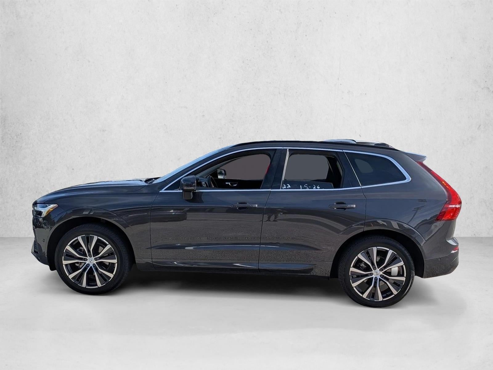2022 Volvo XC60 B5 FWD Momentum
