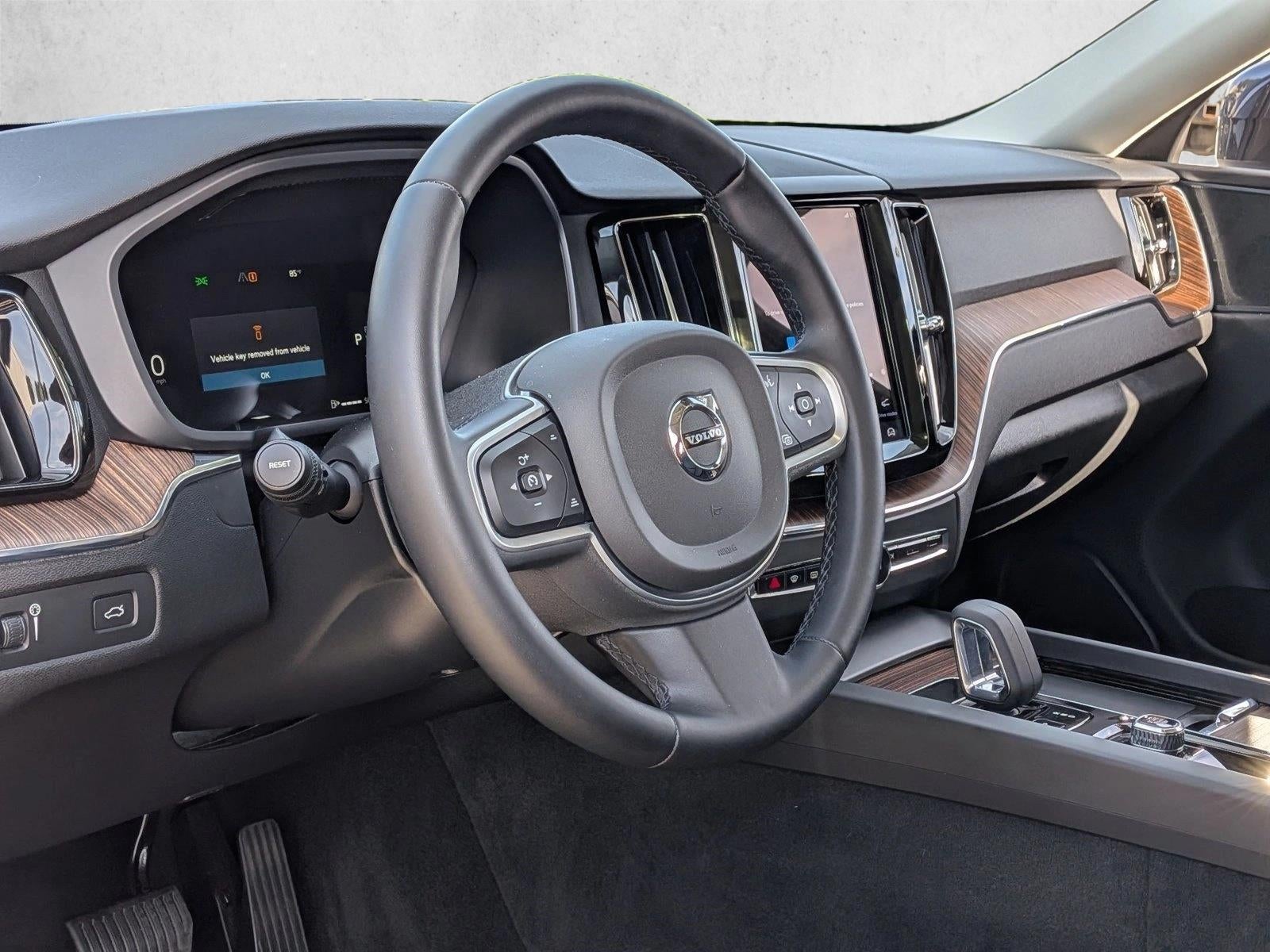 2022 Volvo XC60 B5 FWD Momentum