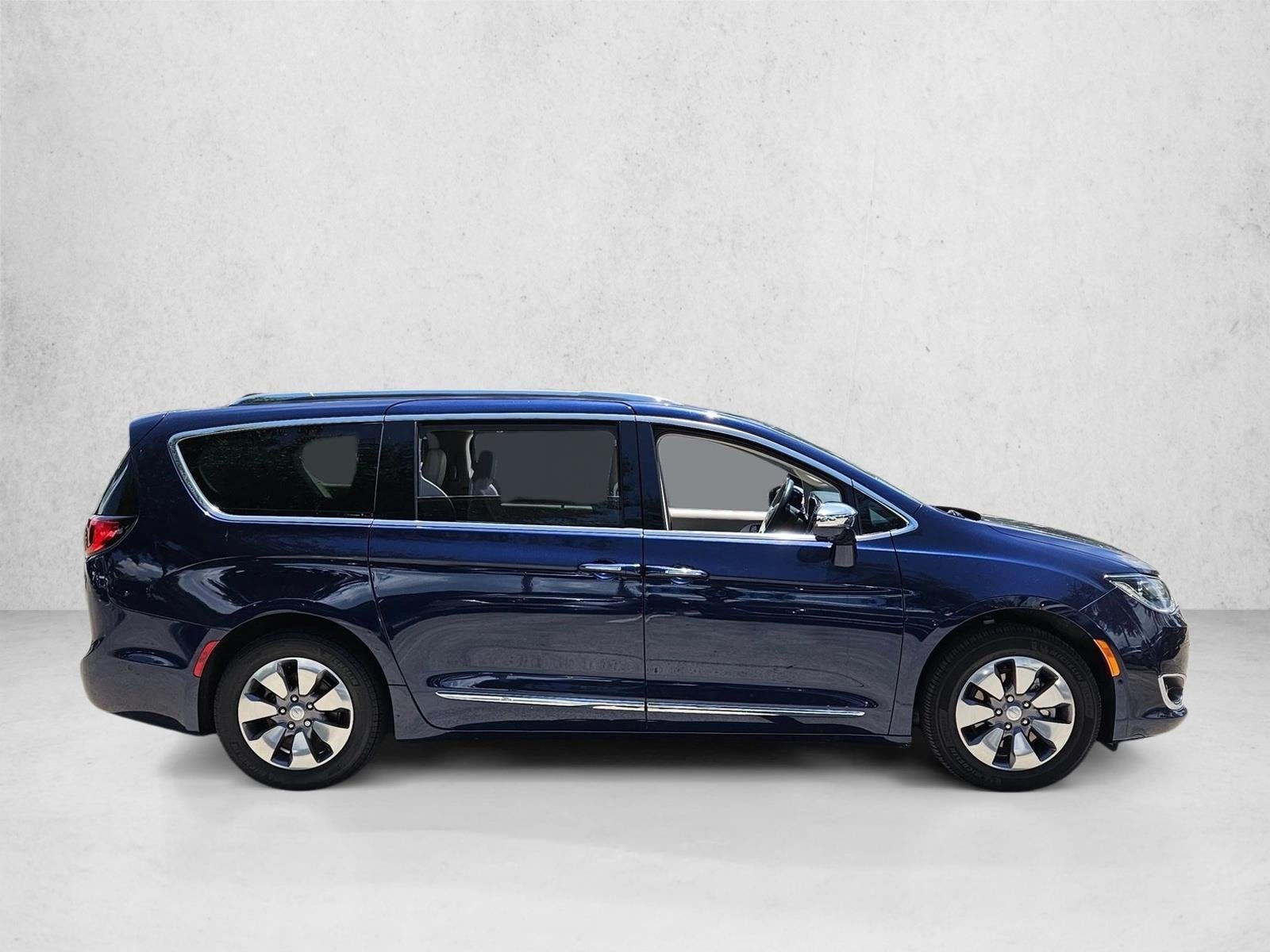 2018 Chrysler Pacifica Hybrid Limited FWD