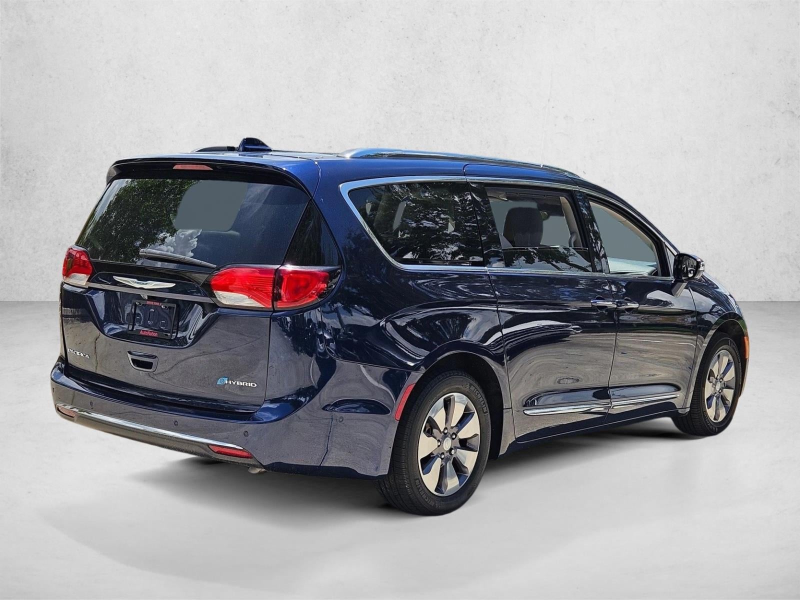 2018 Chrysler Pacifica Hybrid Limited FWD