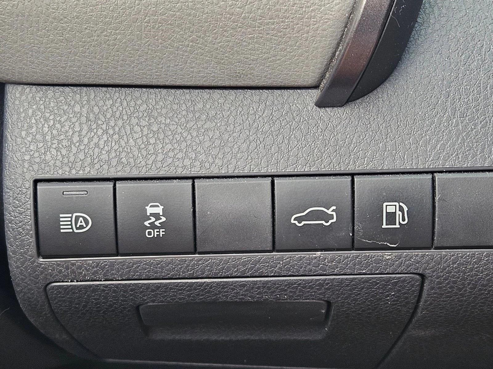 2018 Toyota Camry LE Auto (SE)