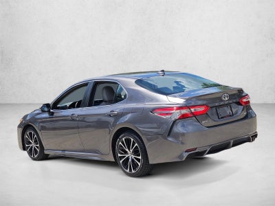 2020 Toyota Camry SE Auto (SE)